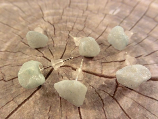 Kleine Steinchen Ohrstecker